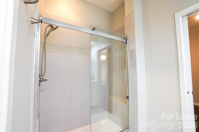 Building Photo - 2125 Southend Dr