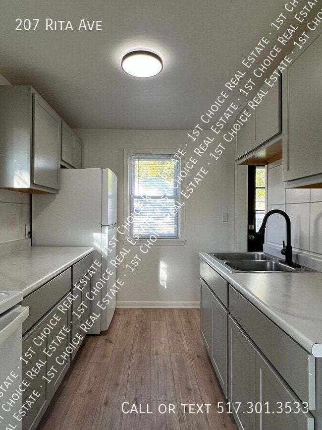 Building Photo - 207 Rita St