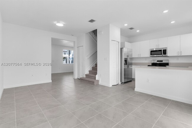 Building Photo - 2660 SE 28th Dr