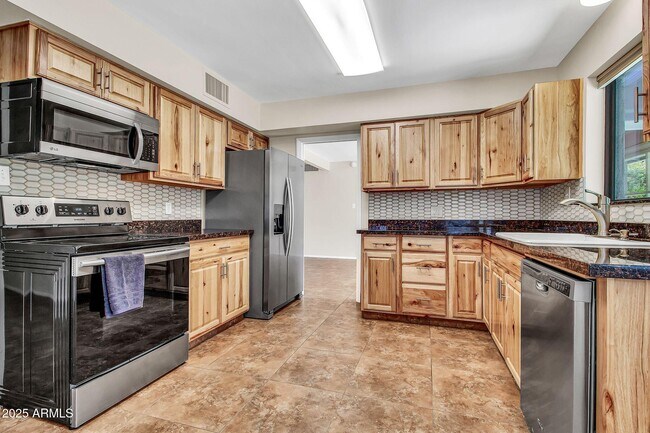 Building Photo - 4623 E Catalina Dr