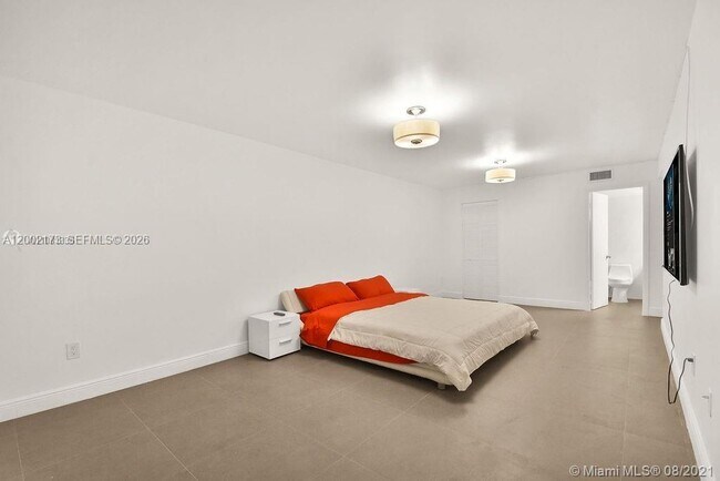 Building Photo - 18041 Biscayne Blvd