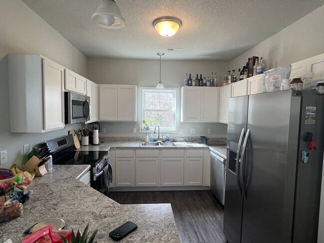 Building Photo - 210 Shallowbag Bay Ln