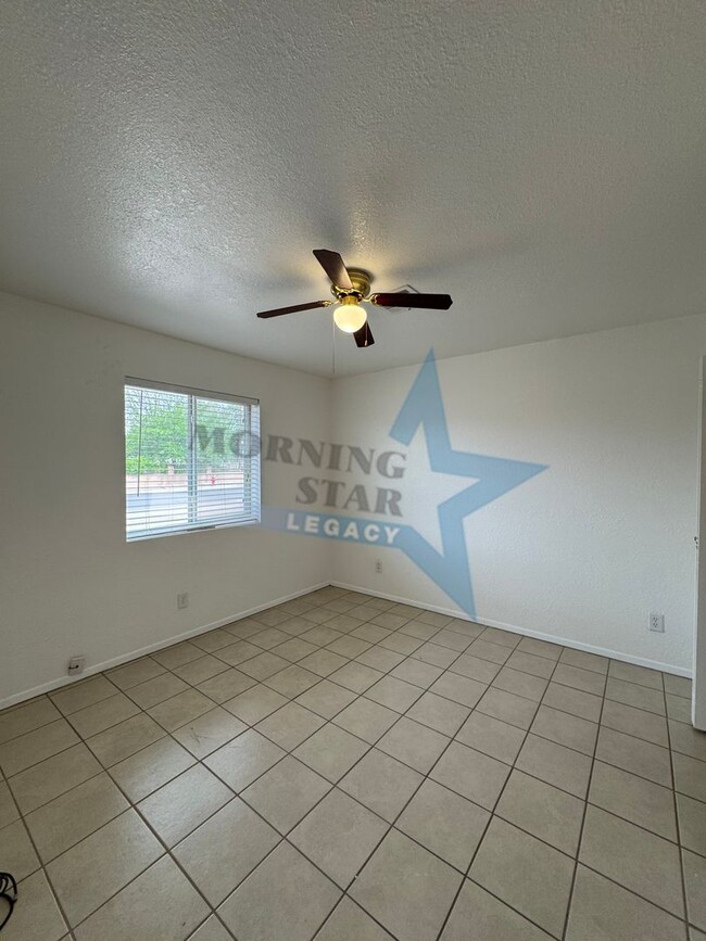 Building Photo - Cute 2-Bedroom Duplex