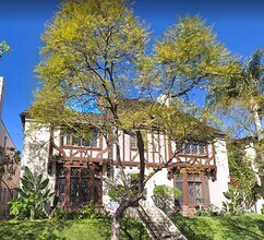 Building Photo - 425 N Sycamore Ave