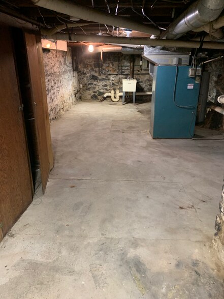 Building Photo - 142 S Union St