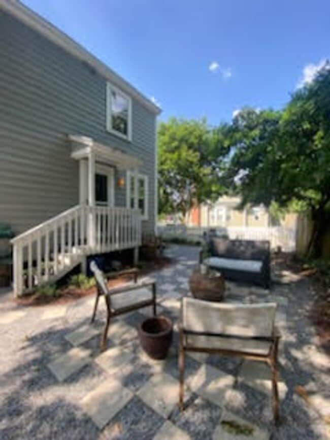 Building Photo - Beautiful historic 3BR/1.5BA Home in Downt...