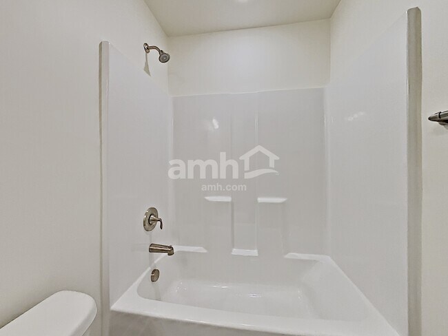 Building Photo - 141 Willowbrook Dr