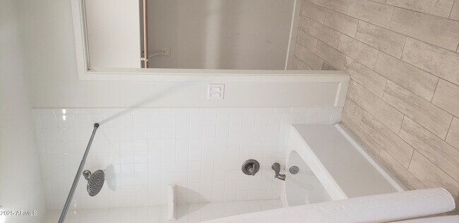 Building Photo - 4440 E Campbell Ave