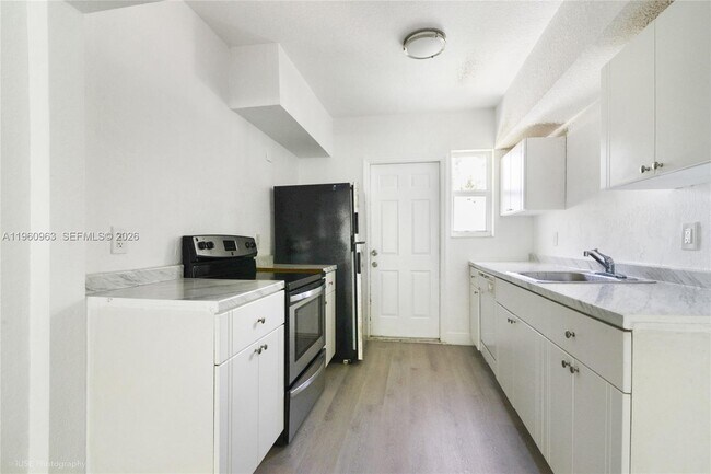 Building Photo - 1050 98th St