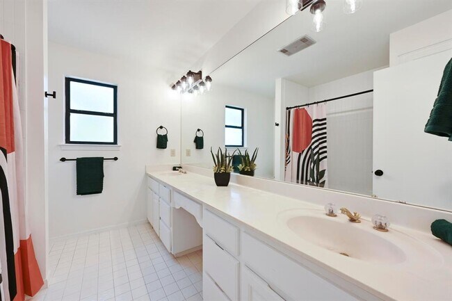 Building Photo - 3510 Native Dancer Cove