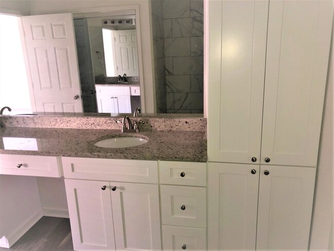 Building Photo - 2/2 Dolphin Villas Condo, Gulf Shores!