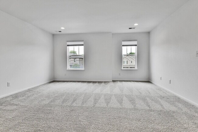 Building Photo - $4,850 - Spacious 5-Bed, 3.5 bath Home wit...