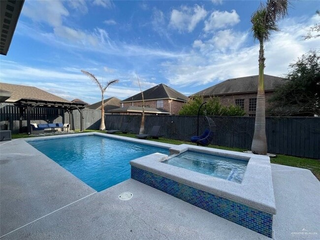 Building Photo - 37 Water Lily Ave