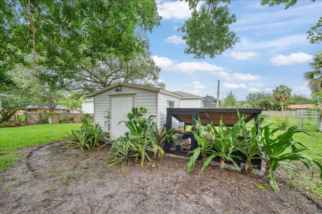 Building Photo - 171 Salmon Dr NE