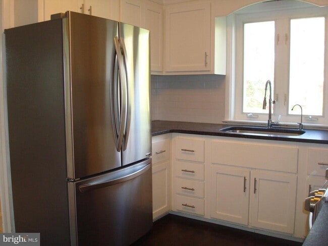 Building Photo - 1346 Faucett Dr