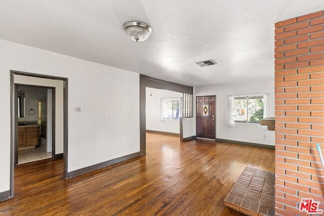 Building Photo - 5723 Stansbury Ave