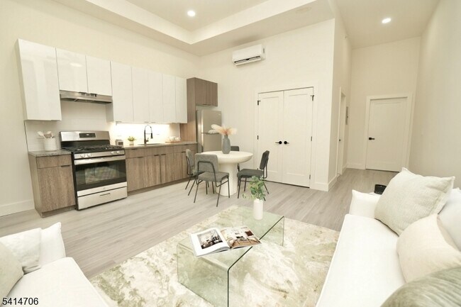 Building Photo - 536 Central Ave