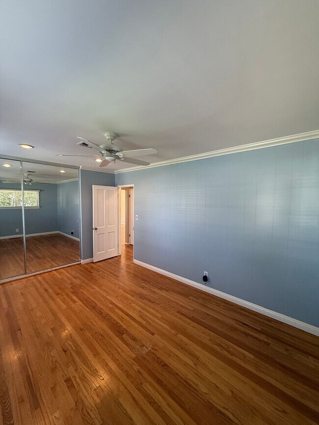 Building Photo - Beautiful, Ranch-Style, 4 Bedroom, 2 Bathroom Northridge Home Available For 1 Year Lease