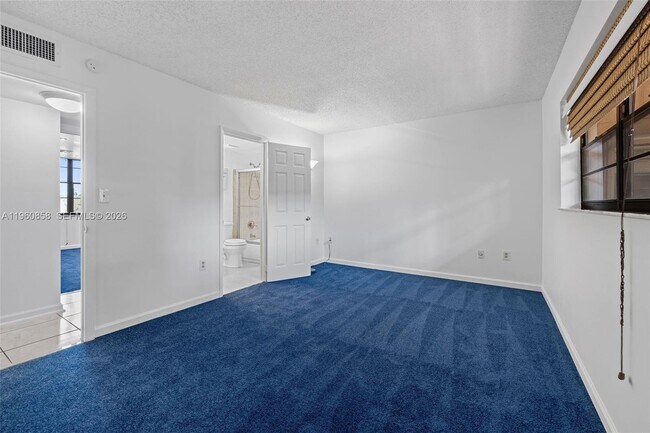 Building Photo - 10835 SW 112th Ave