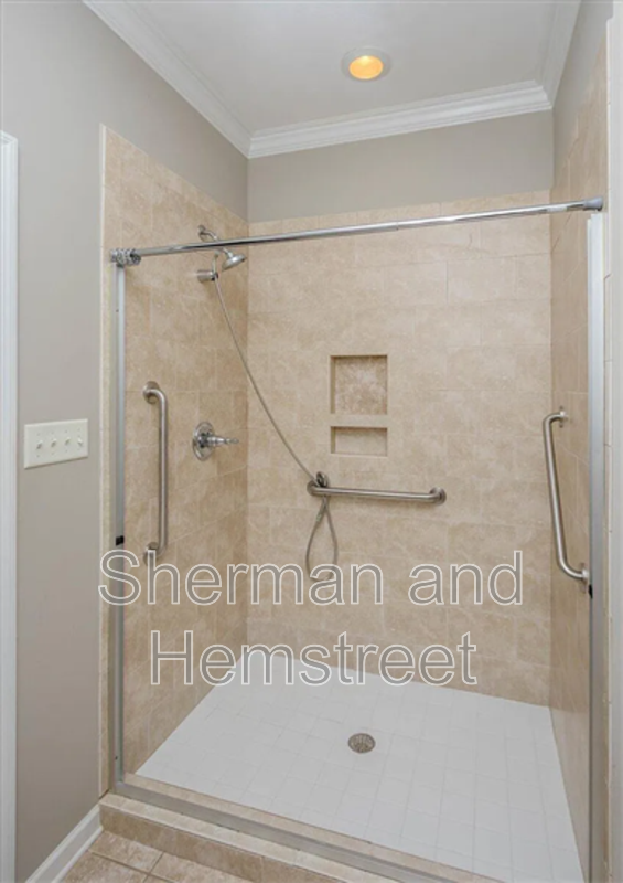 Building Photo - 2002 Amberley Dr