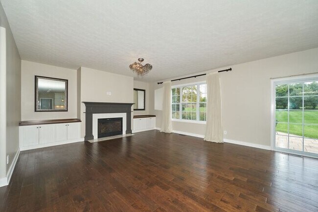 Building Photo - Beautiful 5 Bedroom With Finished Basement in Fishers