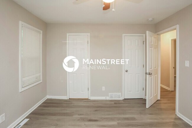 Building Photo - 3 Bedroom Pet-Friendly Home in Kansas City, MO with Main Street Renewal