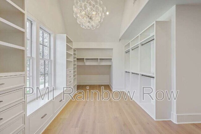 Building Photo - 755 Adluh St