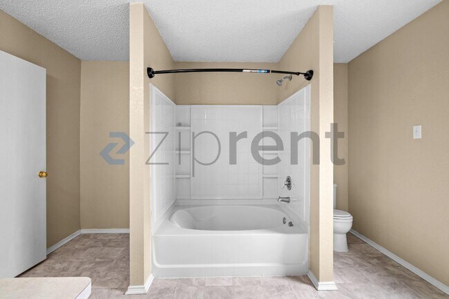 Building Photo - 1836 Vineridge Ln