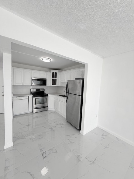 Building Photo - 1300 NE Miami Gardens Dr