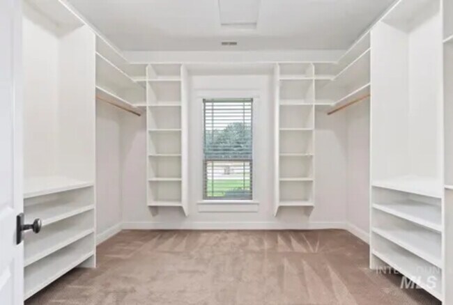 Building Photo - 103 S Alder Ln