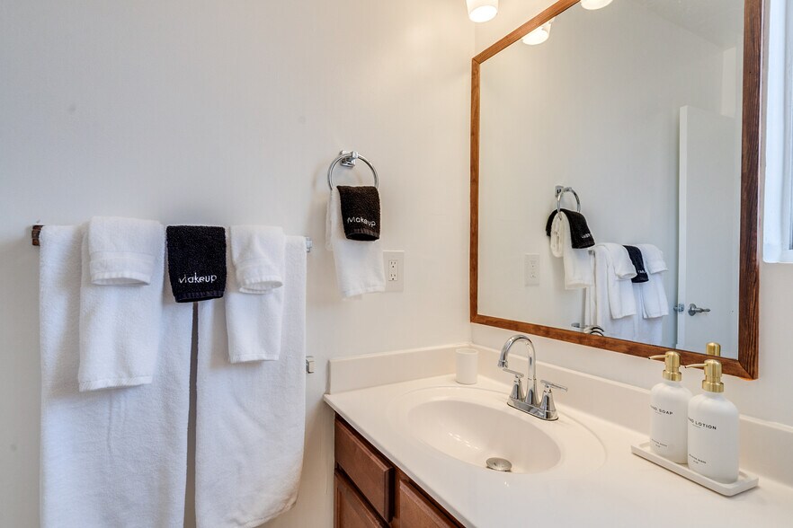 Stocked with linens - 9870 E Celeste Dr