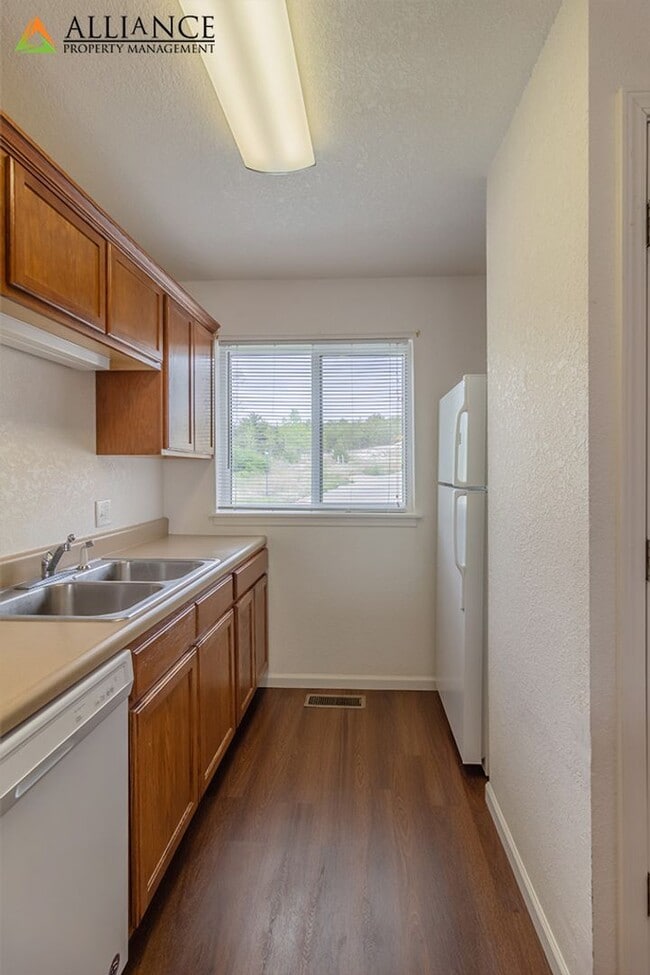 Building Photo - Town Home in West Manhattan!