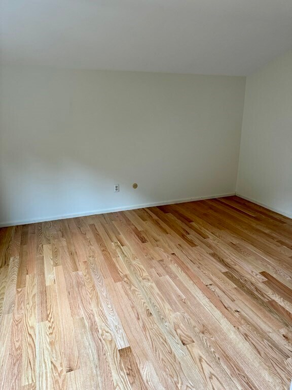 Building Photo - 5 Daybreak