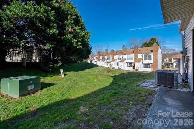 Building Photo - 10943 Carmel Crossing Rd