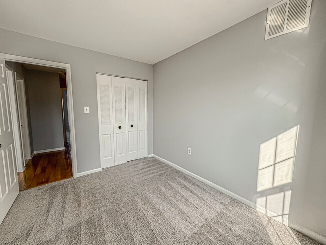 Building Photo - Updated 3 Bed 3.5 Bath Townhome with Deck ...