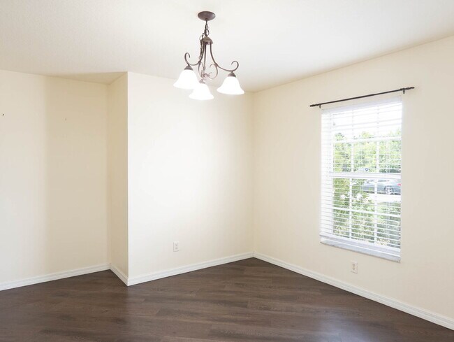 Building Photo - "Freshly Painted 3-Bed  with 2 Baths Home ...