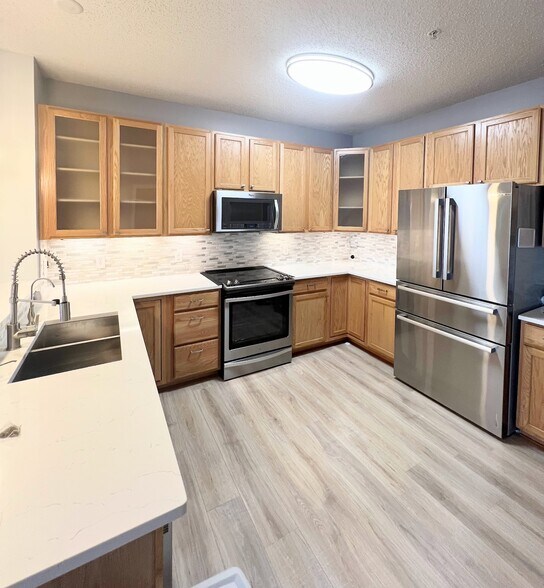 Building Photo - 6841 Narcissus Ln N