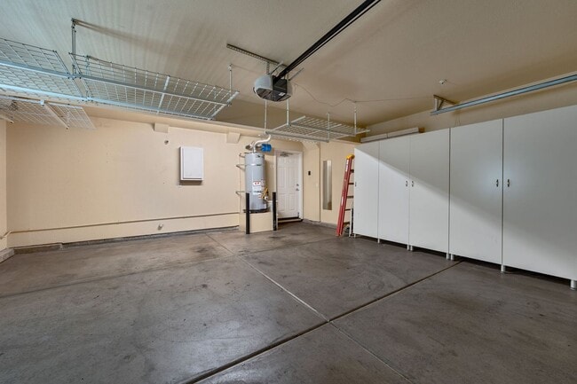 Building Photo - Exceptional 3BR Condo in Folsom! Stylish U...