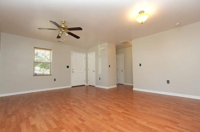 Building Photo - 18007 Lynn Ln