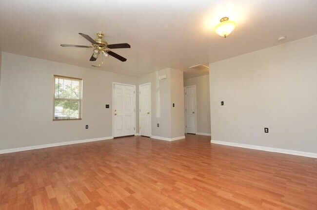 Building Photo - Coming Soon! 4 BR/2BA | Newly Renovated Single Family Home | Fenced backyard | In Cornelius!