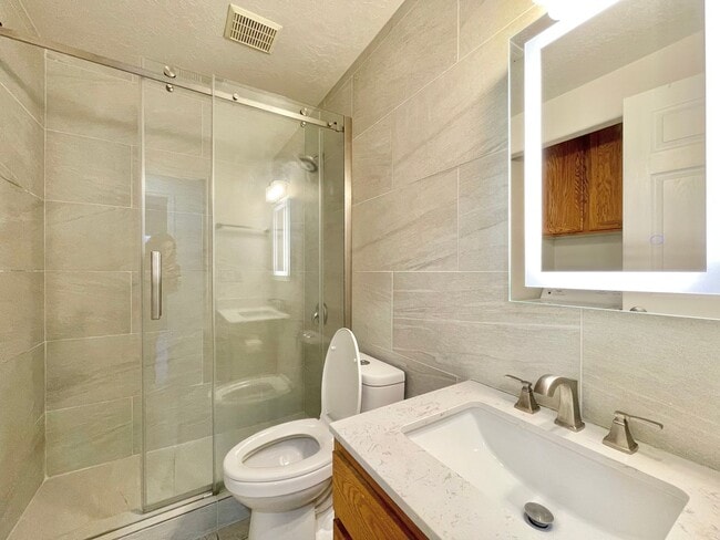 Building Photo - Prime Orem Living — Roomy 3-Bed, 2-Bath Condo