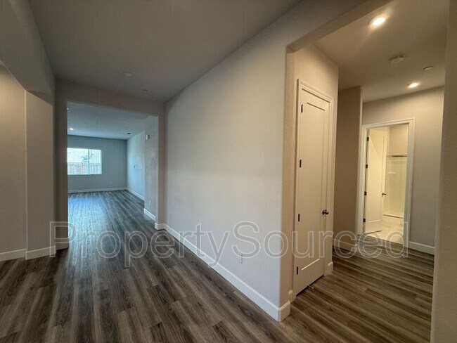 Building Photo - 614 Madrone St