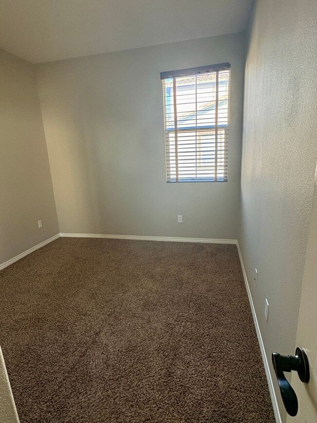 Building Photo - Tri-Level Condo within Walking Distance to...