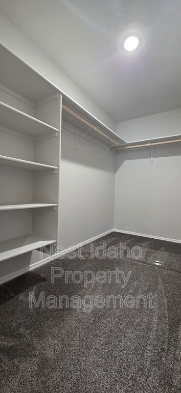 Building Photo - 2949 N Rocky Btm Wy