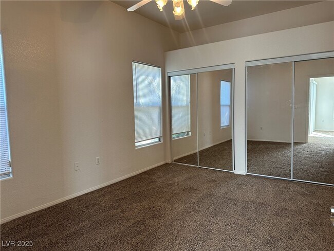 Building Photo - 2305 W Horizon Ridge Pkwy