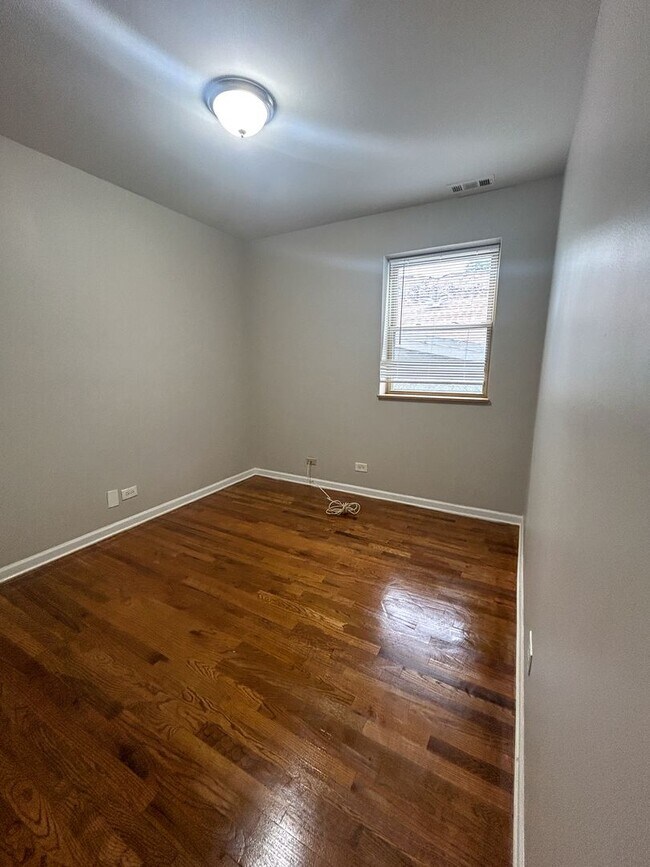 Building Photo - 6344 S Rhodes Ave