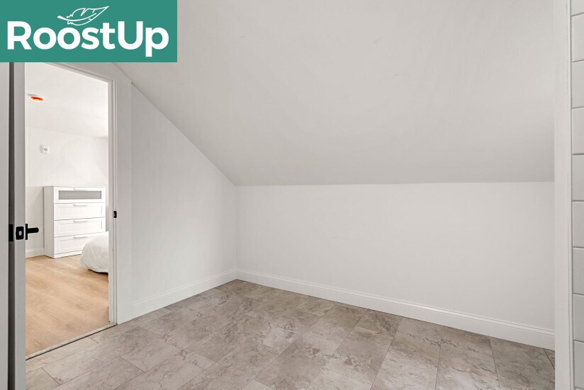 Building Photo - RoostUp Furnished Private Bedroom with Pri...