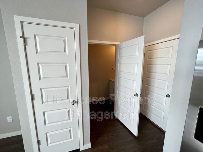 Building Photo - 1353 Reynolds St