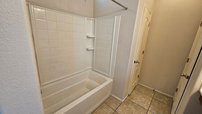 Building Photo - Spacious 3 bedroom Town home in Henderson!!!