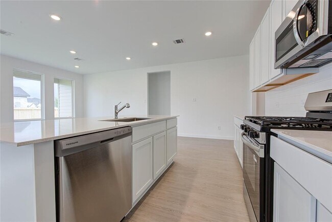 Building Photo - 400 Robin Ct